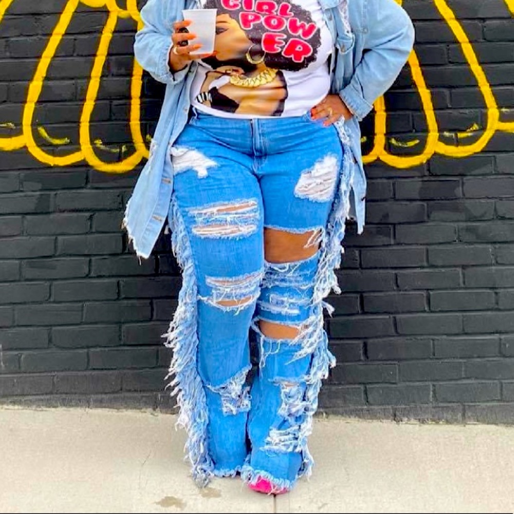 Shredded plus size denim jeans with fringe detail
